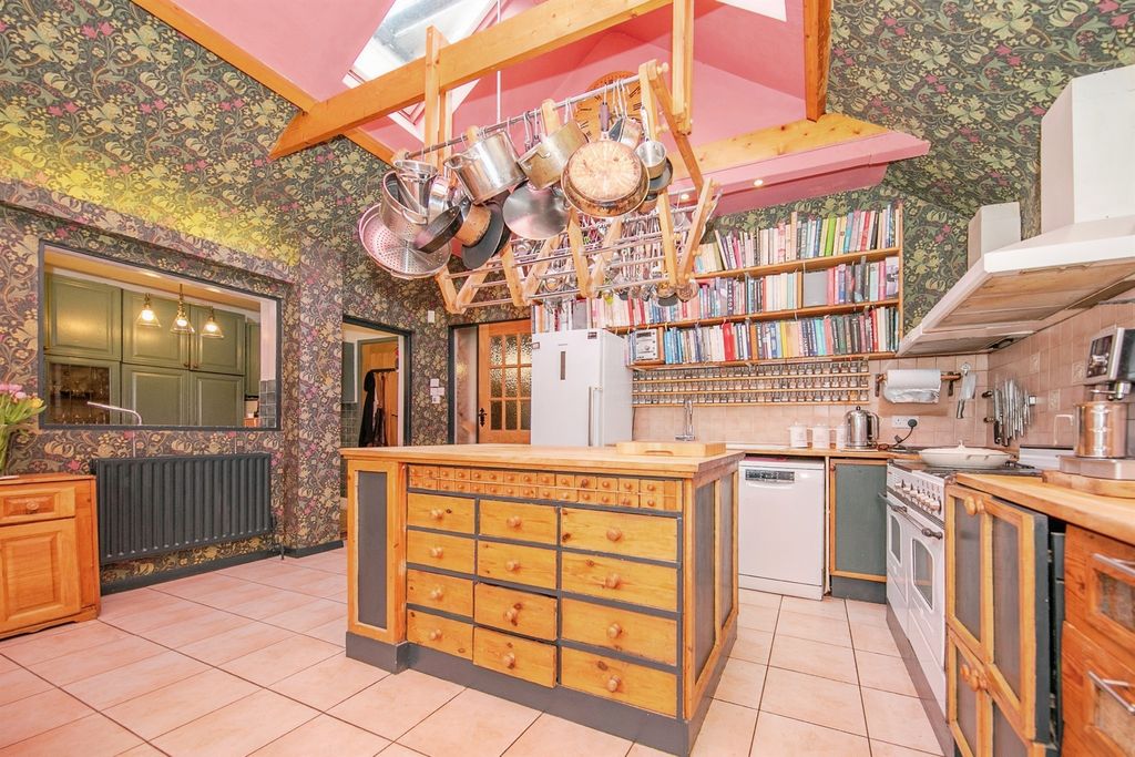 Property photo 3 of 25