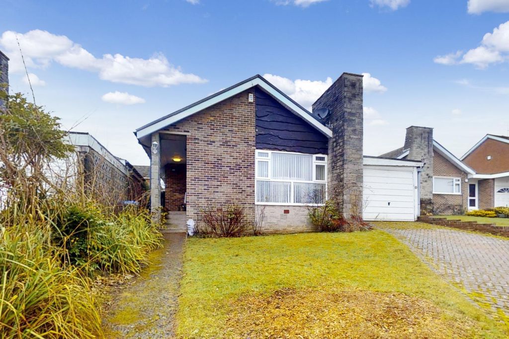 Property photo 1 of 17 Front External