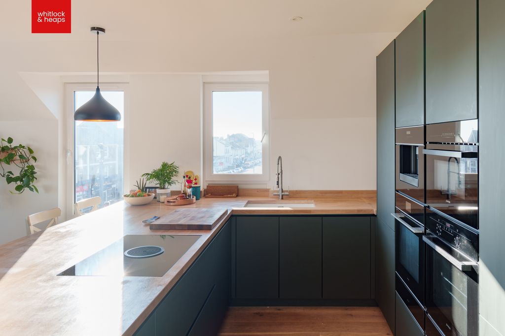 Property photo 2 of 21