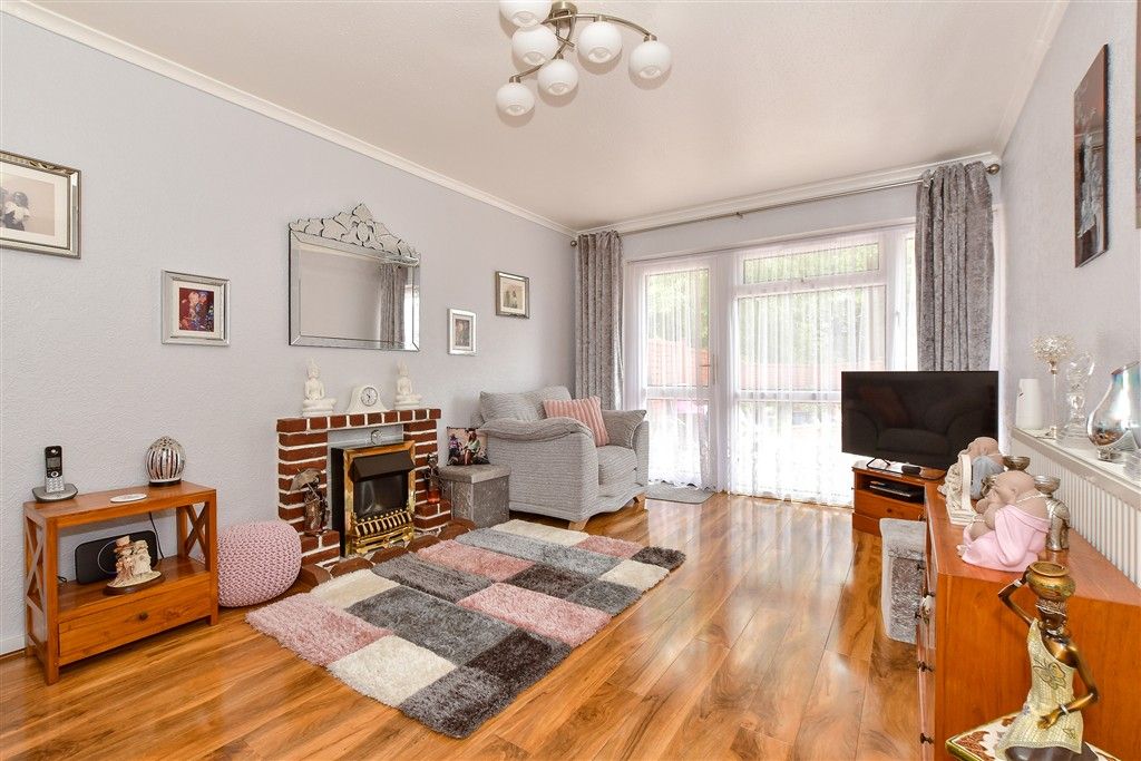 Property photo 2 of 11 Lounge