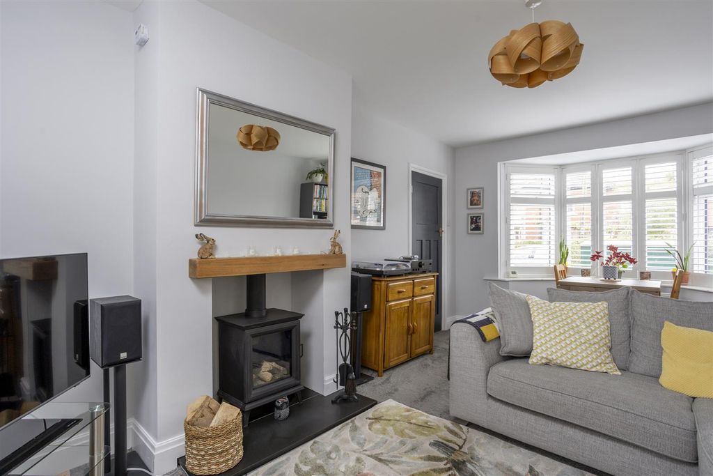 Property photo 2 of 27 24_Lesley_Avenue_17.Jpg