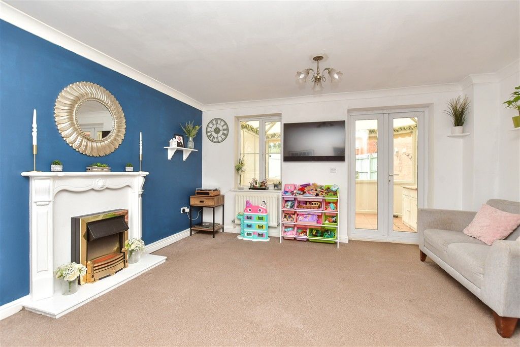 Property photo 3 of 11 Lounge/Diner