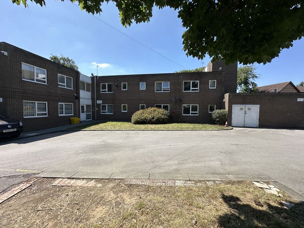 Property photo 1 of 27