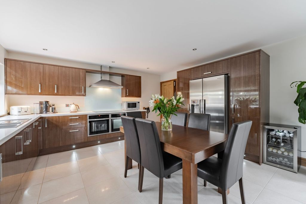 Property photo 2 of 29