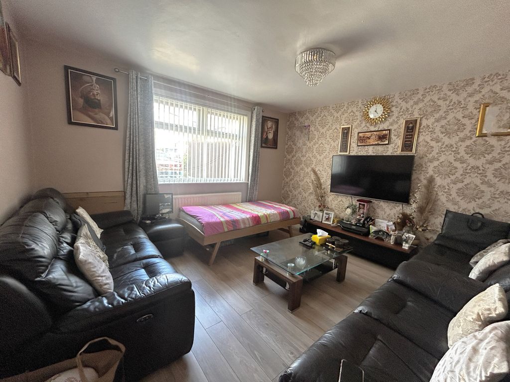 Property photo 3 of 14 659B0Ac1-3Bb3-4B32-8467-172B95861A6F.Jpg