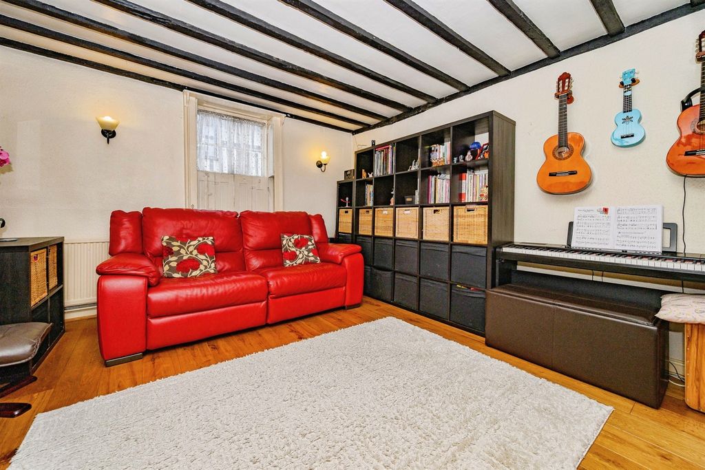 Property photo 2 of 20