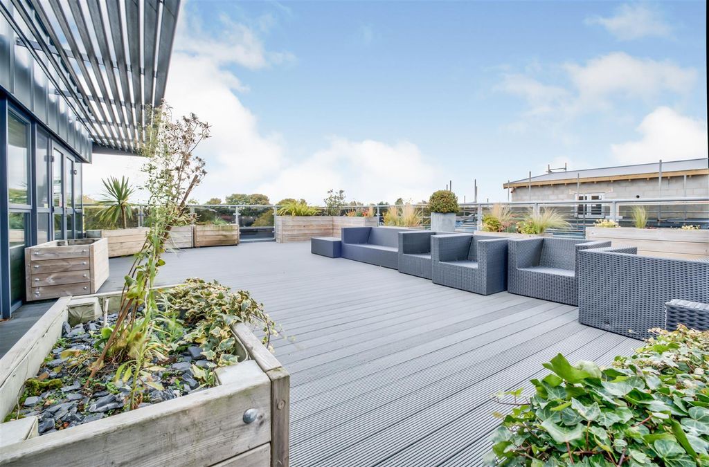 Property photo 2 of 27 Roof Terrace.Jpg