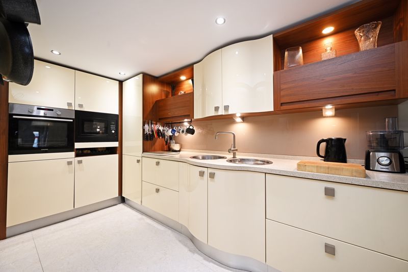 Property photo 3 of 29 Kitchen