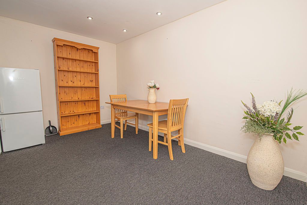 Property photo 3 of 17 Photo 12