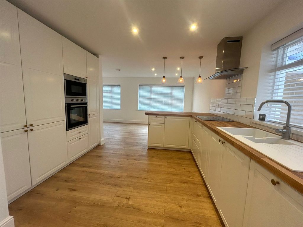 Property photo 2 of 24 Picture No. 61