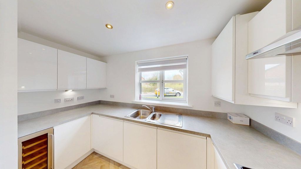 Property photo 3 of 15 Kitchen