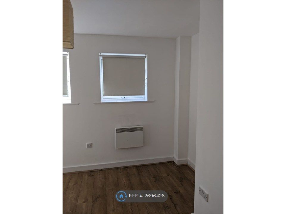 Property photo 2 of 7 Bedroom 1