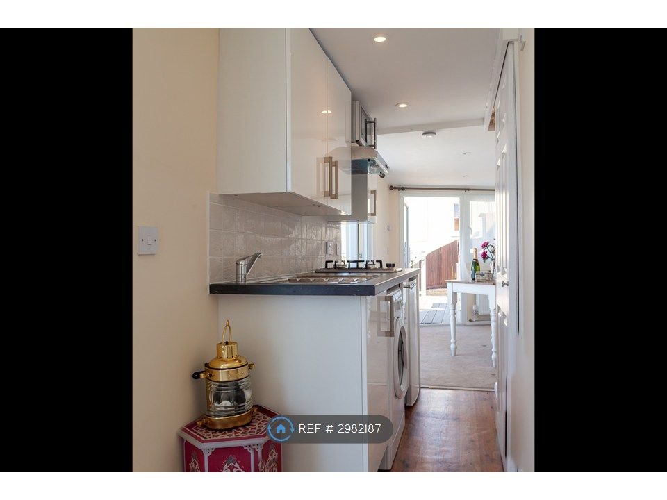 Property photo 2 of 8 Kitchen