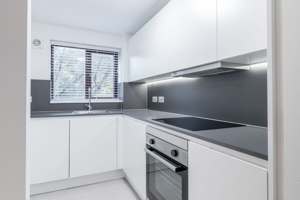 Property photo 3 of 14 Kitchen