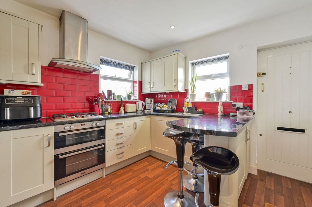 Property photo 2 of 7