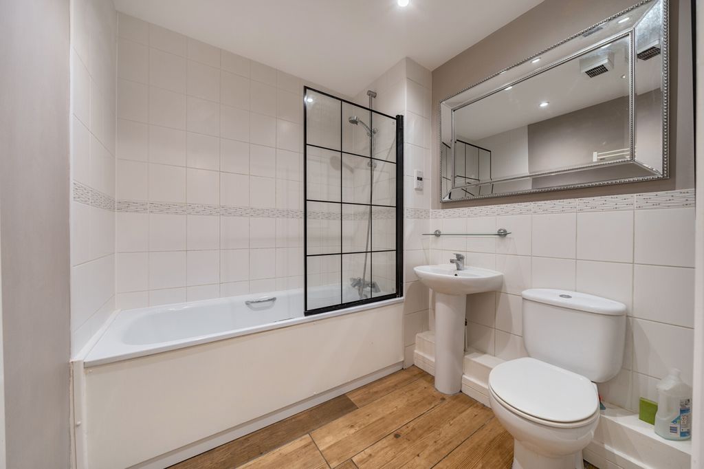 Property photo 2 of 15 Bathroom