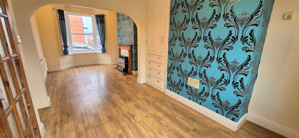 Property photo 2 of 27