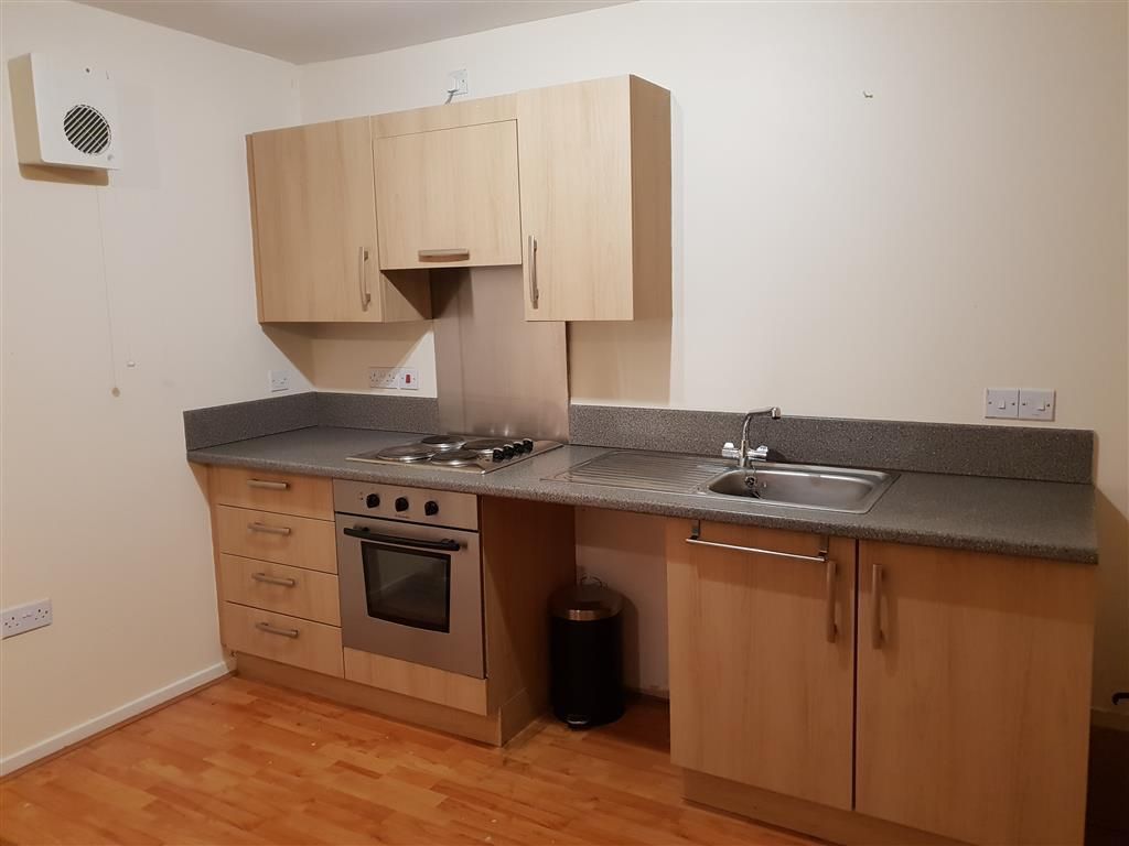 Property photo 3 of 8 Kitchen