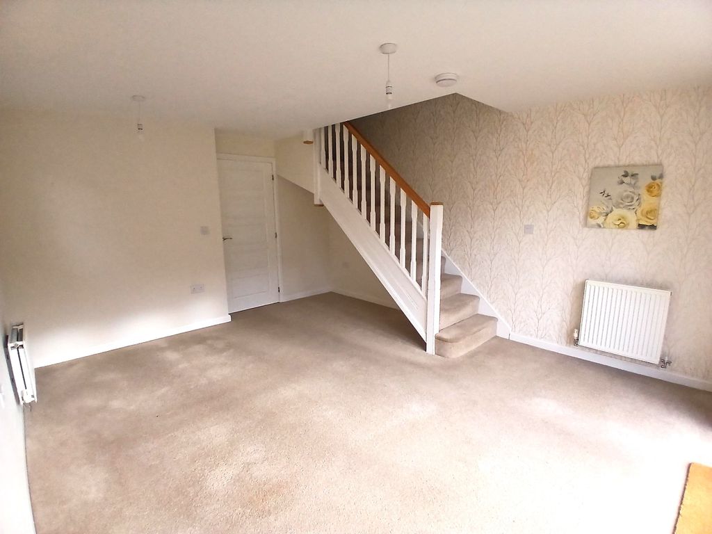 Property photo 3 of 10 Living Room