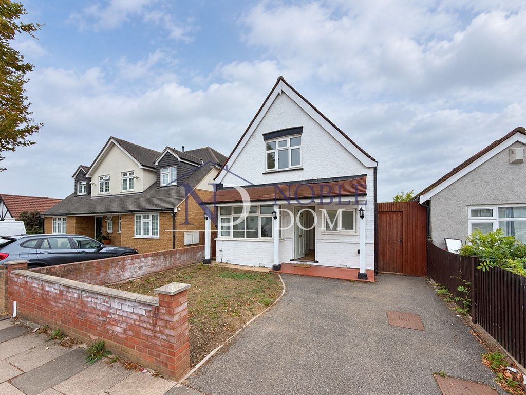 Property photo 1 of 14 Three Bedroom Detached Bungalow In Greenford