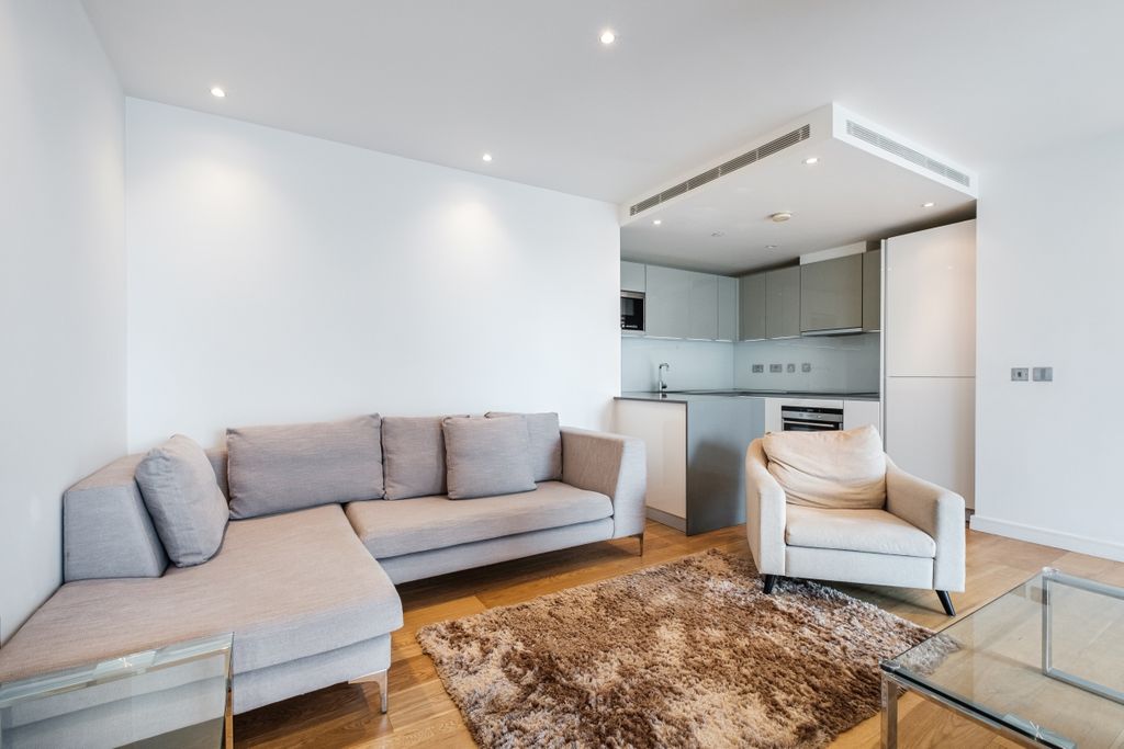 Property photo 1 of 12 Regents Wharf
