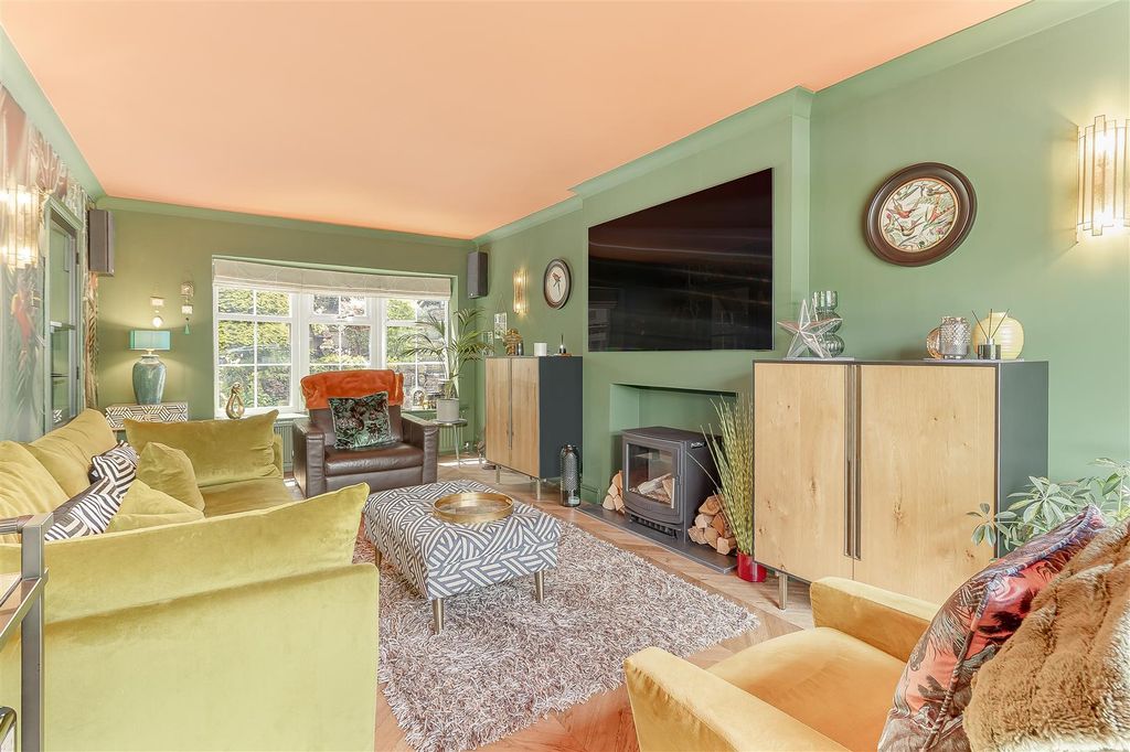 Property photo 2 of 44 Lounge - B.Jpg
