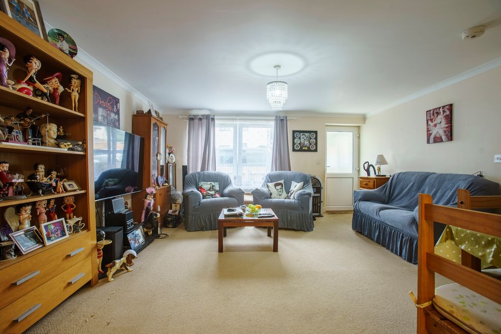 Property photo 3 of 16