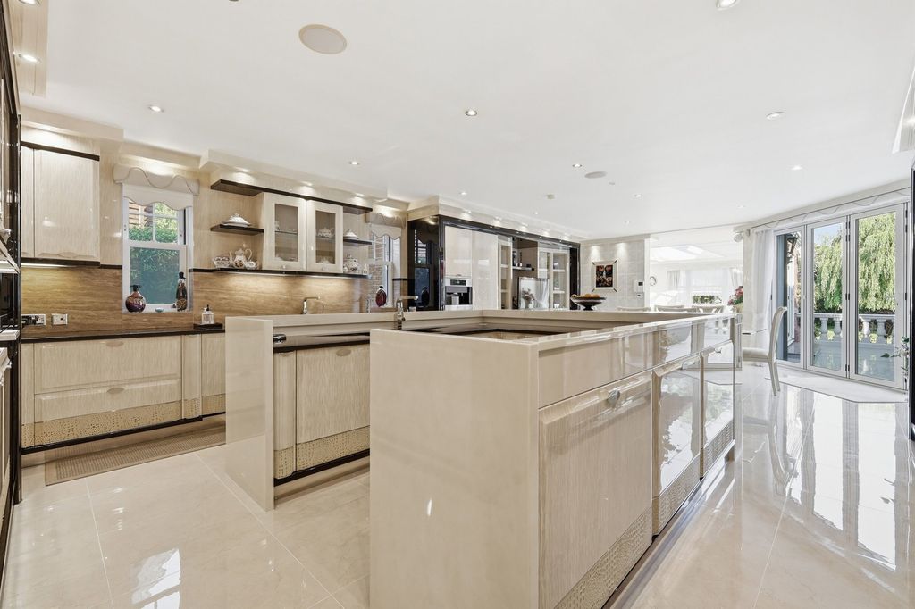 Additional image 12 of 5 bed detached house for saleWambrook Close, Hutton Mount, Brentwood CM13