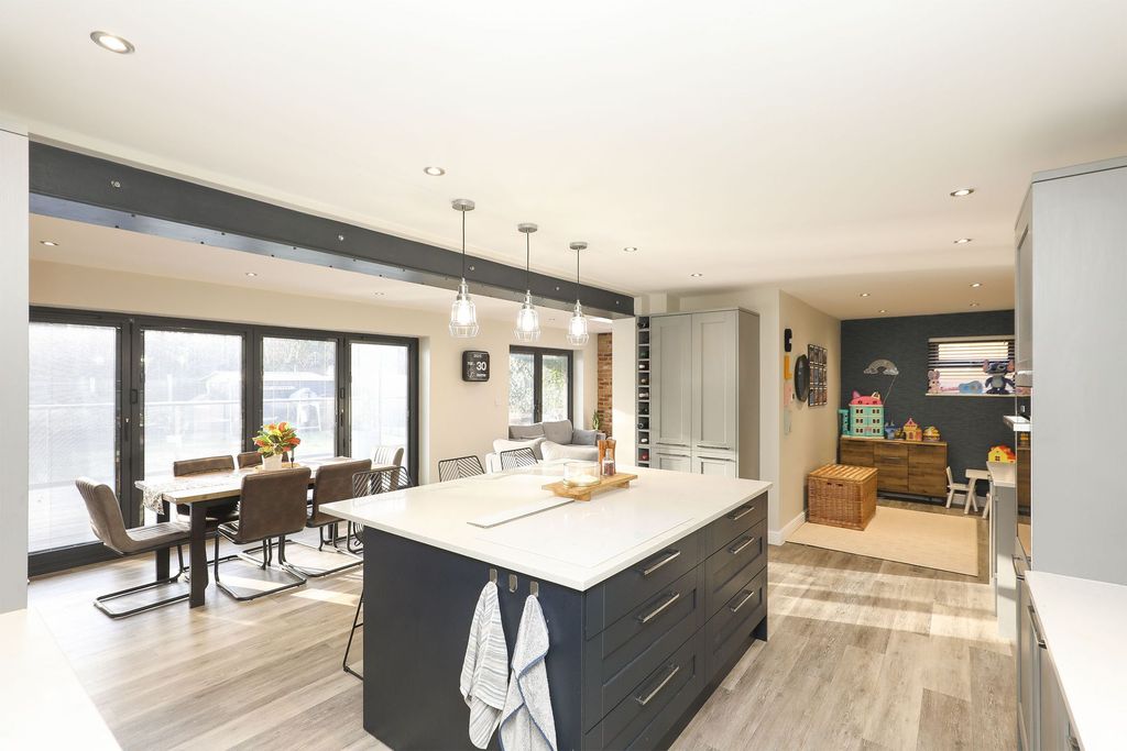 Property photo 3 of 35