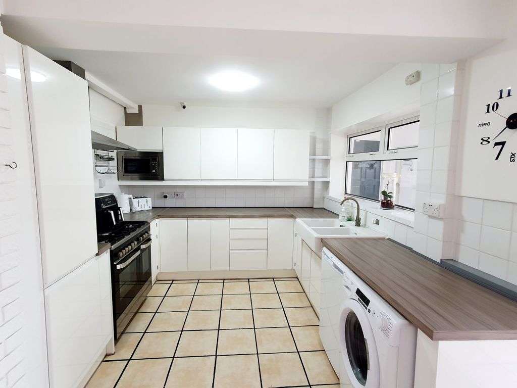Property photo 2 of 12 Picture No. 14