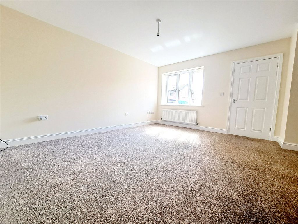 Property photo 2 of 11 Lounge