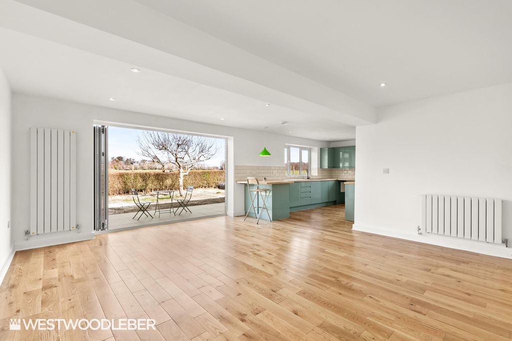 Property photo 2 of 28 Widfordroad_17.Jpg