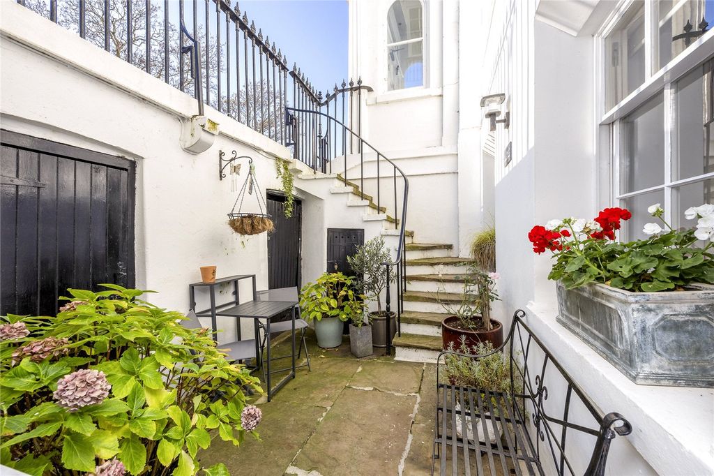 Property photo 2 of 18 Picture No. 31