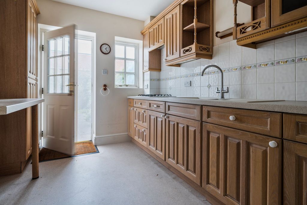 Property photo 3 of 14 Kitchen