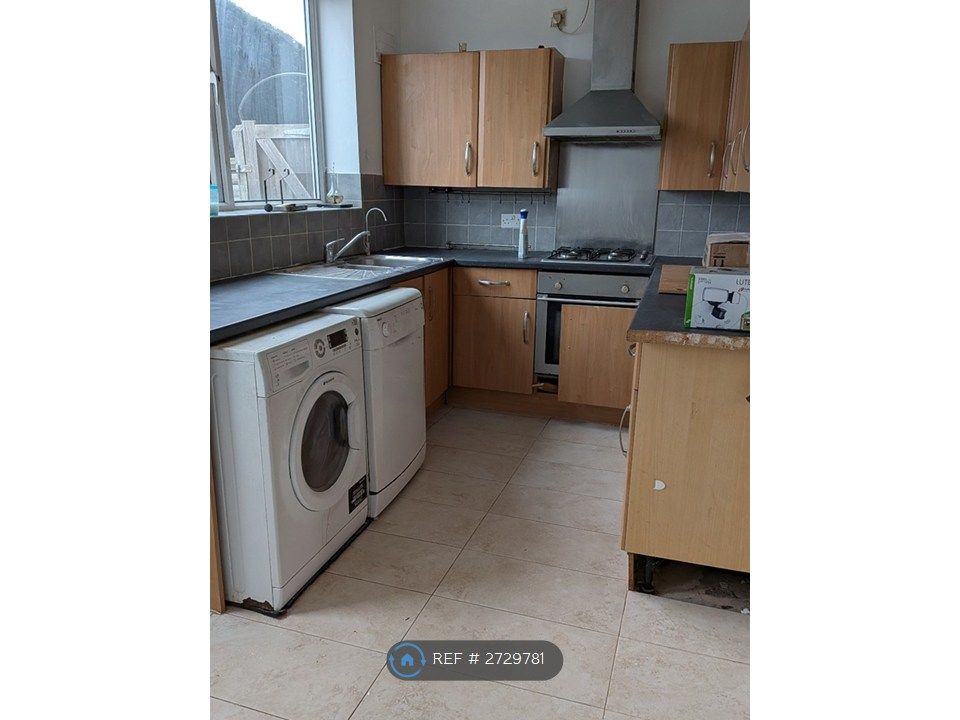 Property photo 2 of 6 Kitchen