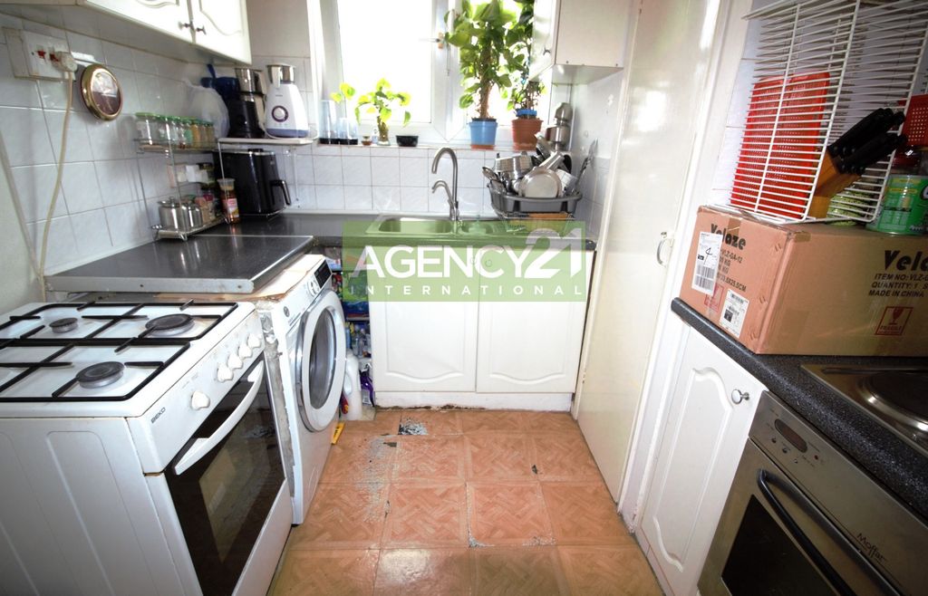 Property photo 3 of 10 Photo 4