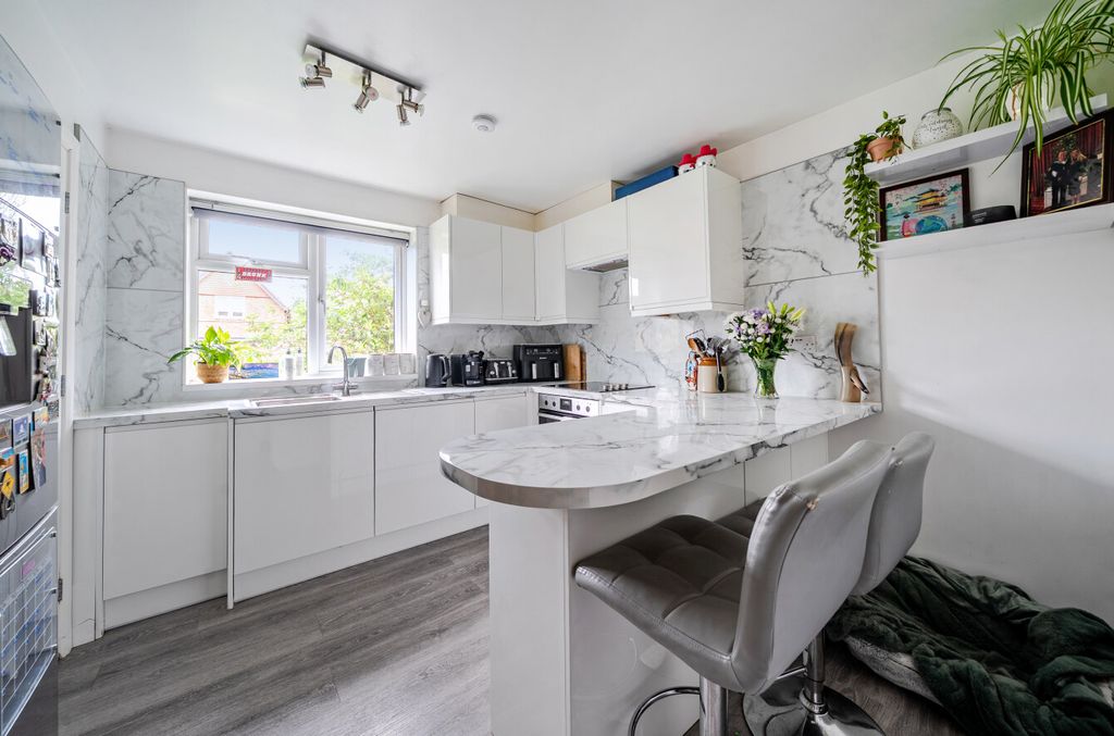 Property photo 3 of 12 1437860-6-69Cb90c...