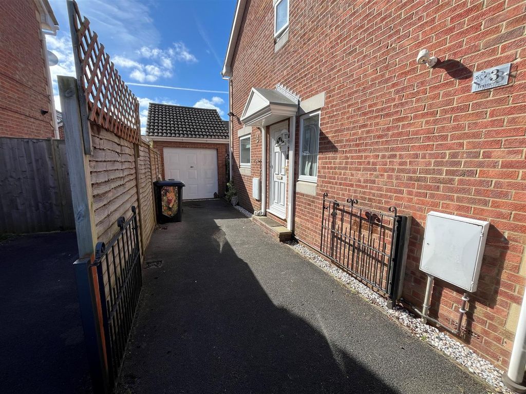 Additional image 19 of 3 bed semi-detached house to rentFenners, Weston-Super-Mare BS22