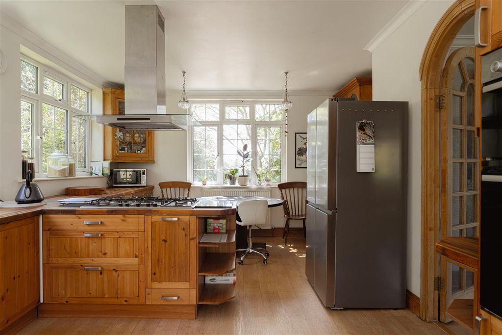 Property photo 2 of 25 11.Jpg