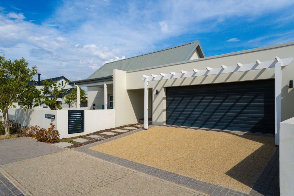 Property photo 2 of 28 Sw1697170