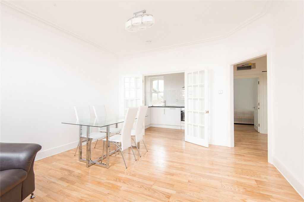 Property photo 3 of 16 Picture No. 32