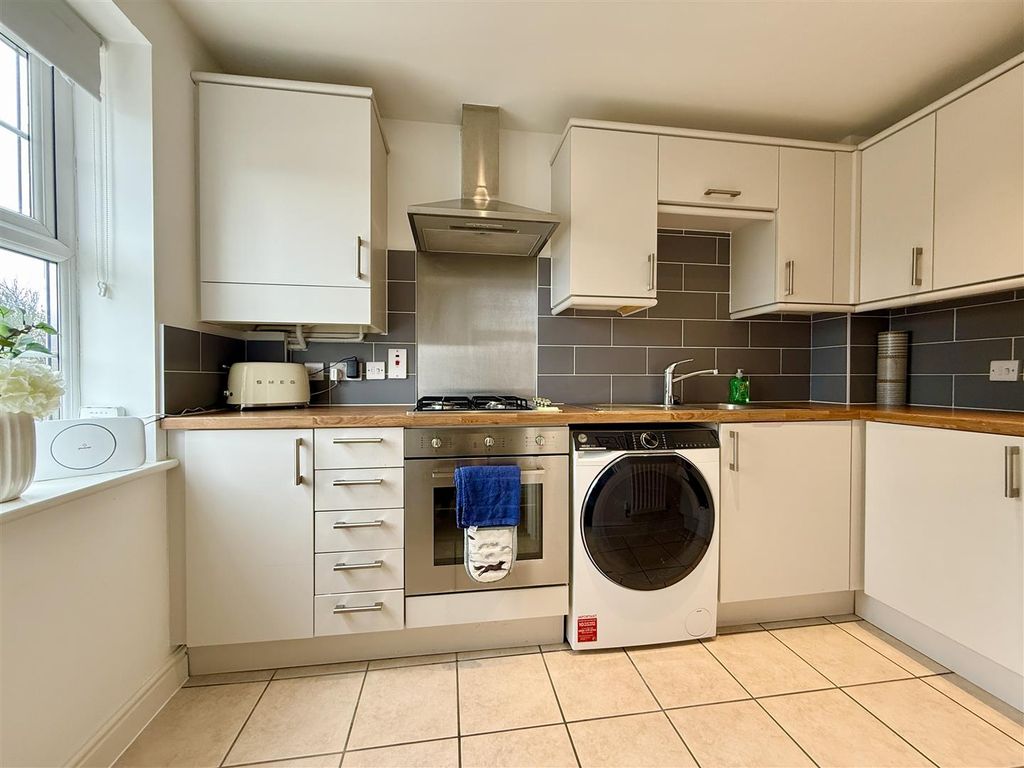 Property photo 2 of 14 Kitchen