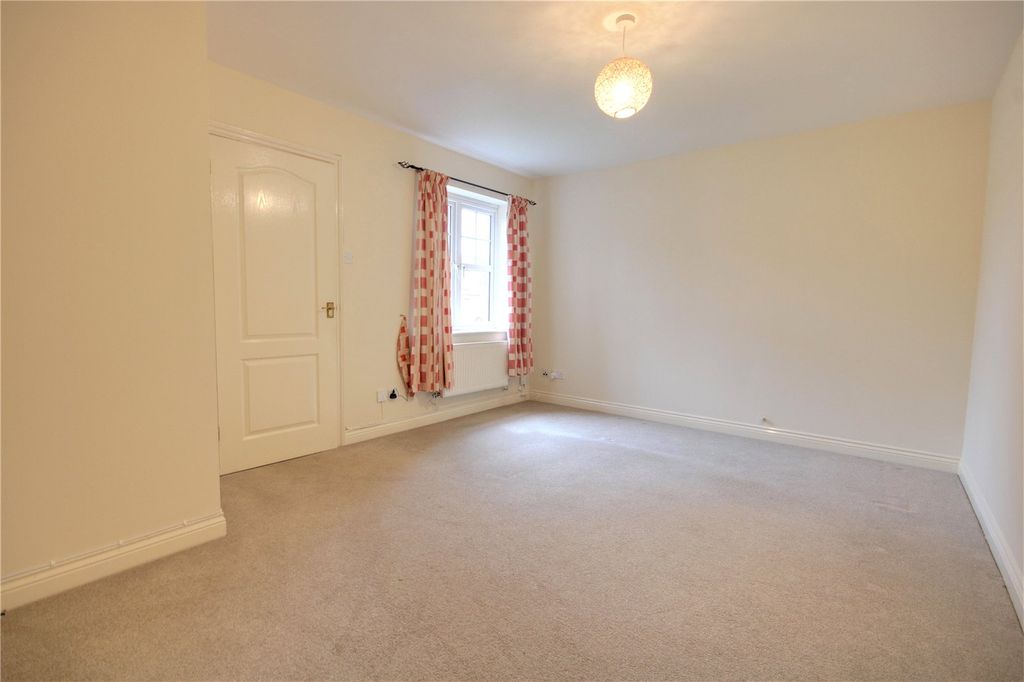 Property photo 2 of 12 Picture No. 24