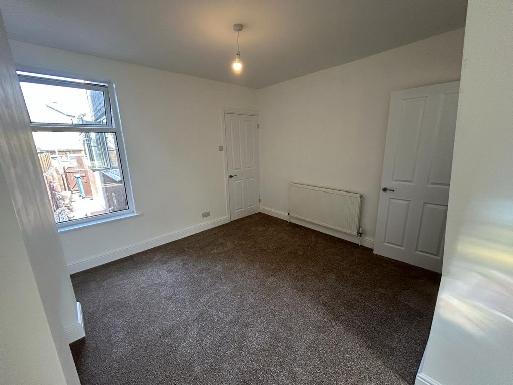 Property photo 3 of 11 Dining Room