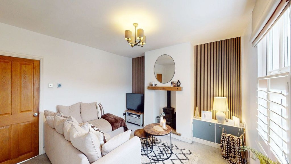 Property photo 2 of 12 Lounge