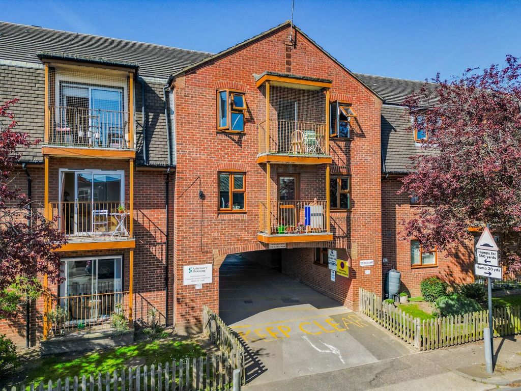 Property photo 1 of 19 Porchester Court