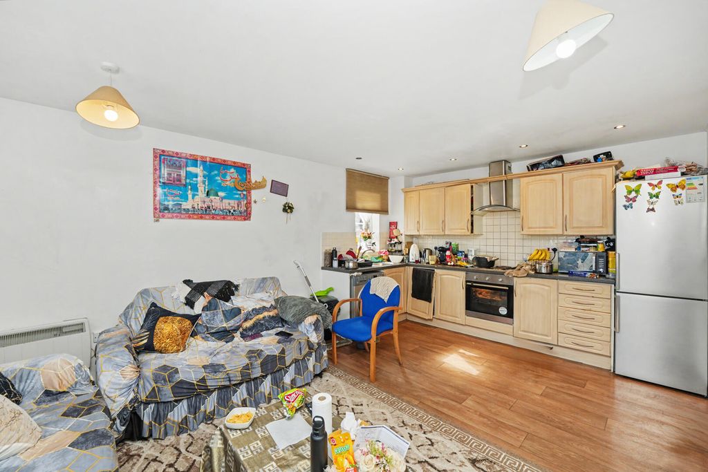 Property photo 2 of 18 Kitchen