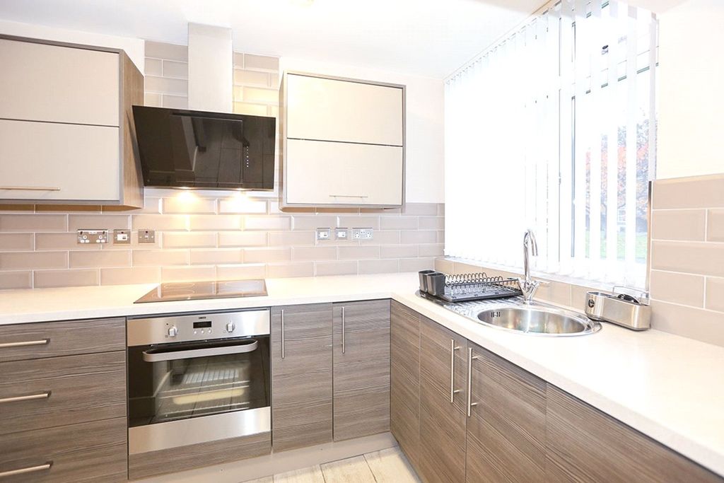 Property photo 2 of 7 Kitchen