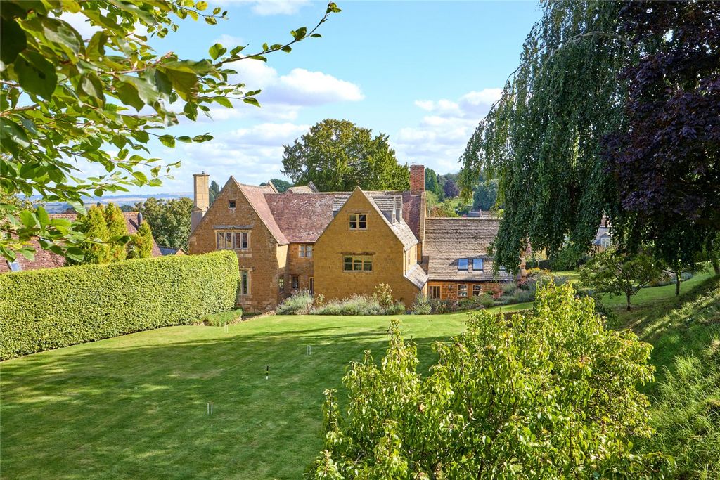 Property photo 2 of 22 The Hill Farm