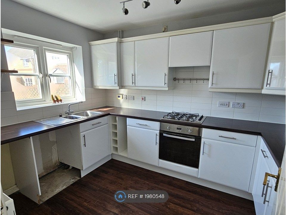 Property photo 2 of 11 Kitchen